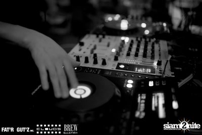 Seenspace Invasion ที่ร้าน Clouds, Fat'R Gut'z และ BREW Beers & Ciders — photo 94