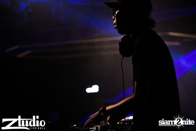 Grey Goose นำเสนอ TGIF : Mat Zo ที่ สตูดิโอ ไลฟ์ ฮอลล์ — photo 4