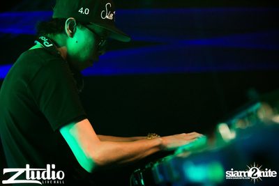 Grey Goose นำเสนอ TGIF : Mat Zo ที่ สตูดิโอ ไลฟ์ ฮอลล์ — photo 7