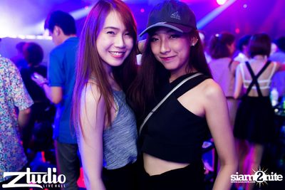 Grey Goose นำเสนอ TGIF : Mat Zo ที่ สตูดิโอ ไลฟ์ ฮอลล์ — photo 11