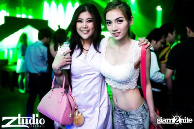 Grey Goose นำเสนอ TGIF : Mat Zo ที่ สตูดิโอ ไลฟ์ ฮอลล์ — photo 12