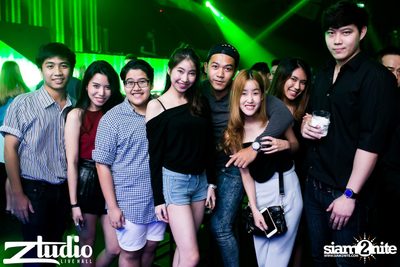 Grey Goose นำเสนอ TGIF : Mat Zo ที่ สตูดิโอ ไลฟ์ ฮอลล์ — photo 14