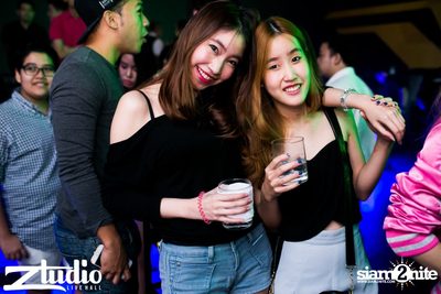 Grey Goose นำเสนอ TGIF : Mat Zo ที่ สตูดิโอ ไลฟ์ ฮอลล์ — photo 18