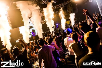 Grey Goose นำเสนอ TGIF : Mat Zo ที่ สตูดิโอ ไลฟ์ ฮอลล์ — photo 21