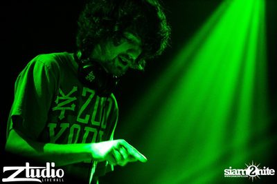Grey Goose นำเสนอ TGIF : Mat Zo ที่ สตูดิโอ ไลฟ์ ฮอลล์ — photo 22