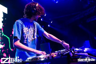 Grey Goose นำเสนอ TGIF : Mat Zo ที่ สตูดิโอ ไลฟ์ ฮอลล์ — photo 24