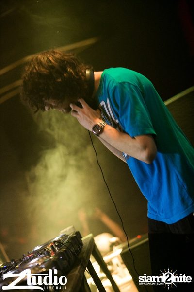 Grey Goose นำเสนอ TGIF : Mat Zo ที่ สตูดิโอ ไลฟ์ ฮอลล์ — photo 25