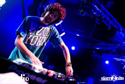 Grey Goose นำเสนอ TGIF : Mat Zo ที่ สตูดิโอ ไลฟ์ ฮอลล์ — photo 27