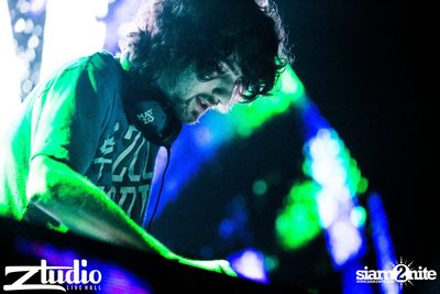 Grey Goose นำเสนอ TGIF : Mat Zo ที่ สตูดิโอ ไลฟ์ ฮอลล์ — photo 29