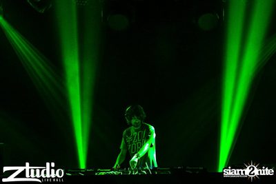 Grey Goose นำเสนอ TGIF : Mat Zo ที่ สตูดิโอ ไลฟ์ ฮอลล์ — photo 32
