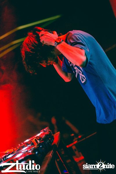 Grey Goose นำเสนอ TGIF : Mat Zo ที่ สตูดิโอ ไลฟ์ ฮอลล์ — photo 37
