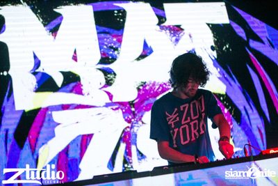 Grey Goose นำเสนอ TGIF : Mat Zo ที่ สตูดิโอ ไลฟ์ ฮอลล์ — photo 41