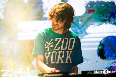 Grey Goose นำเสนอ TGIF : Mat Zo ที่ สตูดิโอ ไลฟ์ ฮอลล์ — photo 46