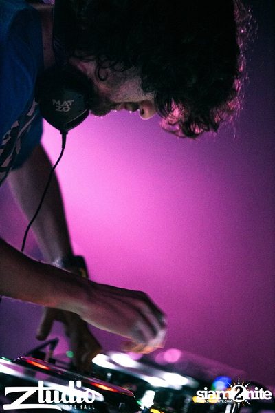 Grey Goose นำเสนอ TGIF : Mat Zo ที่ สตูดิโอ ไลฟ์ ฮอลล์ — photo 47