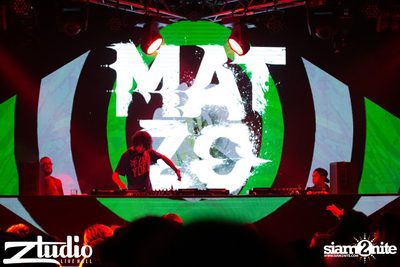Grey Goose นำเสนอ TGIF : Mat Zo ที่ สตูดิโอ ไลฟ์ ฮอลล์ — photo 49