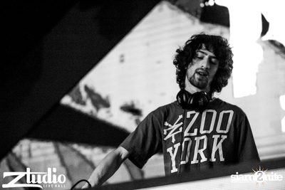 Grey Goose นำเสนอ TGIF : Mat Zo ที่ สตูดิโอ ไลฟ์ ฮอลล์ — photo 54