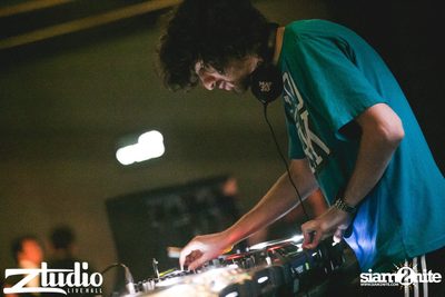 Grey Goose นำเสนอ TGIF : Mat Zo ที่ สตูดิโอ ไลฟ์ ฮอลล์ — photo 57