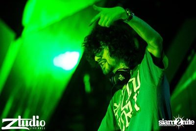 Grey Goose นำเสนอ TGIF : Mat Zo ที่ สตูดิโอ ไลฟ์ ฮอลล์ — photo 61