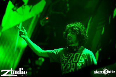 Grey Goose นำเสนอ TGIF : Mat Zo ที่ สตูดิโอ ไลฟ์ ฮอลล์ — photo 63