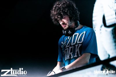 Grey Goose นำเสนอ TGIF : Mat Zo ที่ สตูดิโอ ไลฟ์ ฮอลล์ — photo 69
