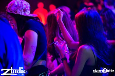 Grey Goose นำเสนอ TGIF : Mat Zo ที่ สตูดิโอ ไลฟ์ ฮอลล์ — photo 73