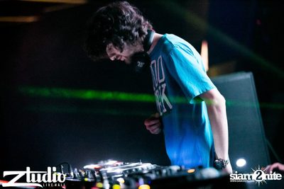 Grey Goose นำเสนอ TGIF : Mat Zo ที่ สตูดิโอ ไลฟ์ ฮอลล์ — photo 75