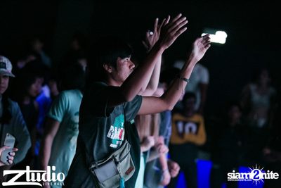 Grey Goose นำเสนอ TGIF : Mat Zo ที่ สตูดิโอ ไลฟ์ ฮอลล์ — photo 76