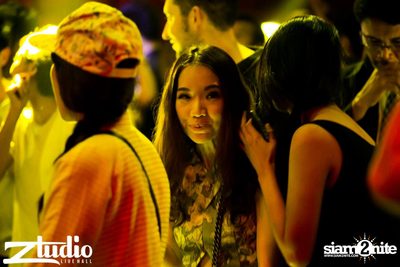 Grey Goose นำเสนอ TGIF : Mat Zo ที่ สตูดิโอ ไลฟ์ ฮอลล์ — photo 80