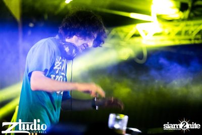 Grey Goose นำเสนอ TGIF : Mat Zo ที่ สตูดิโอ ไลฟ์ ฮอลล์ — photo 83