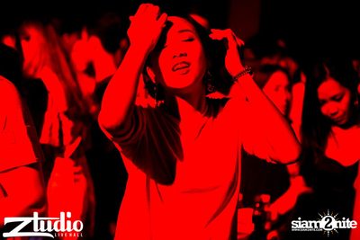 Grey Goose นำเสนอ TGIF : Mat Zo ที่ สตูดิโอ ไลฟ์ ฮอลล์ — photo 86