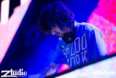 Grey Goose นำเสนอ TGIF : Mat Zo ที่ สตูดิโอ ไลฟ์ ฮอลล์ — photo 91