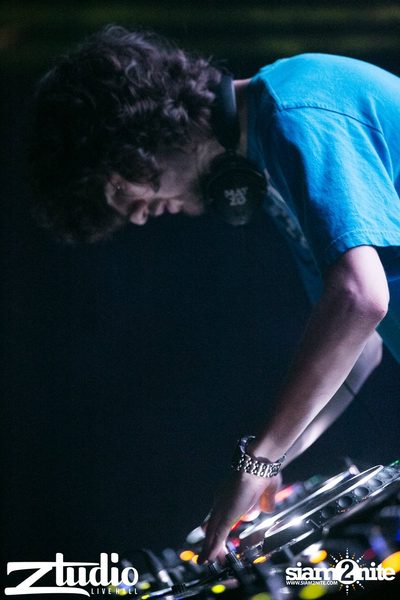 Grey Goose นำเสนอ TGIF : Mat Zo ที่ สตูดิโอ ไลฟ์ ฮอลล์ — photo 94