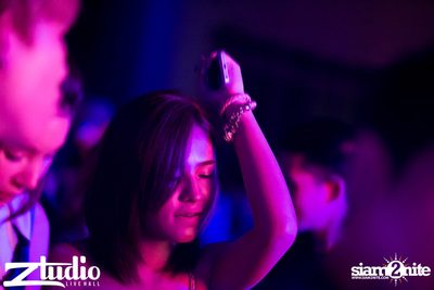 Grey Goose นำเสนอ TGIF : Mat Zo ที่ สตูดิโอ ไลฟ์ ฮอลล์ — photo 96