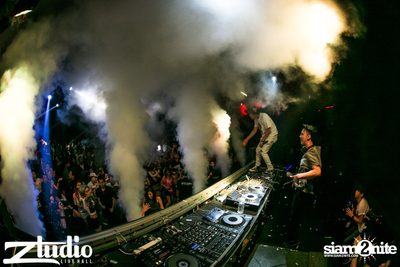 Grey Goose นำเสนอ TGIF : Mat Zo ที่ สตูดิโอ ไลฟ์ ฮอลล์ — photo 98