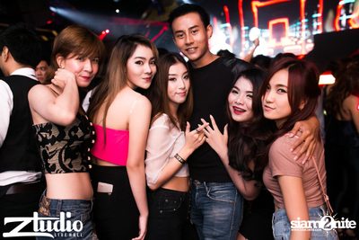 Grey Goose นำเสนอ TGIF : Mat Zo ที่ สตูดิโอ ไลฟ์ ฮอลล์ — photo 100