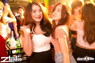 Grey Goose นำเสนอ TGIF : Mat Zo ที่ สตูดิโอ ไลฟ์ ฮอลล์ — photo 101