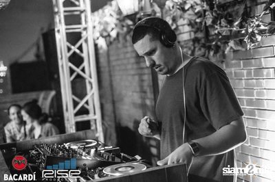 Your Love - Launch Party ที่ การ์เมอร์ซี่ ปาร์ค, อโบฟ อีเลฟเว่น — photo 12