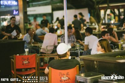 Seenspace Invasion ที่ร้าน Clouds, Fat'R Gut'z และ BREW Beers & Ciders — photo 4