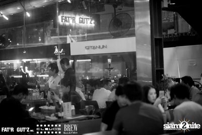 Seenspace Invasion ที่ร้าน Clouds, Fat'R Gut'z และ BREW Beers & Ciders — photo 9