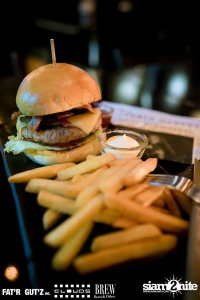 Seenspace Invasion ที่ร้าน Clouds, Fat'R Gut'z และ BREW Beers & Ciders — photo 22