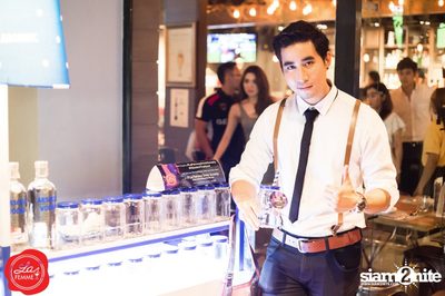 Absolut presents La Femme Drink Society at 7th Street — photo 2