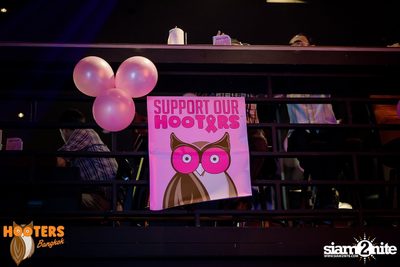 Friday Night at Hooters Bangkok, Sukhumvit Soi 15 — photo 5