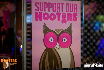 Friday Night at Hooters Bangkok, Sukhumvit Soi 15 — photo 24