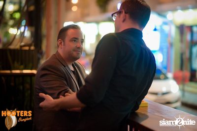 Friday Night at Hooters Bangkok, Sukhumvit Soi 15 — photo 63