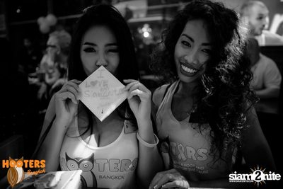 Friday Night at Hooters Bangkok, Sukhumvit Soi 15 — photo 83