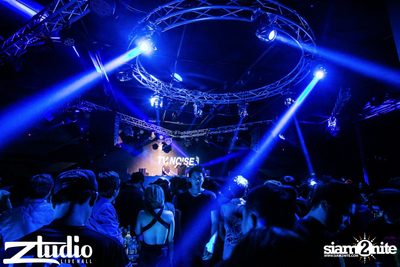 Grey Goose นำเสนอ TGIF : TV Noise ที่ สตูดิโอ ไลฟ์ ฮอลล์ — photo 56
