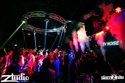 Grey Goose นำเสนอ TGIF : TV Noise ที่ สตูดิโอ ไลฟ์ ฮอลล์ — photo 64