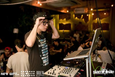 Seenspace Invasion ที่ร้าน Clouds, Fat'R Gut'z และ BREW Beers & Ciders — photo 58