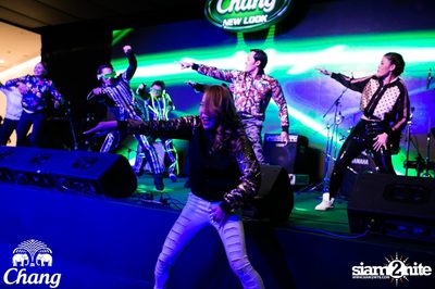 Chang Drinking Water - Chang New Look at EmQuartier — photo 15