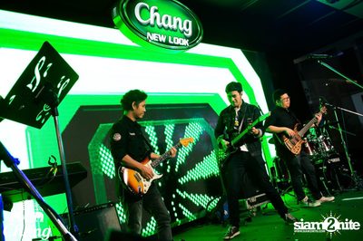 Chang Drinking Water - Chang New Look at EmQuartier — photo 68
